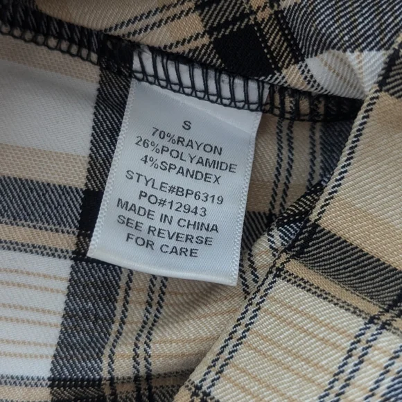 Plaid Women's Cropped Flare Pants! - Picture 7 of 14